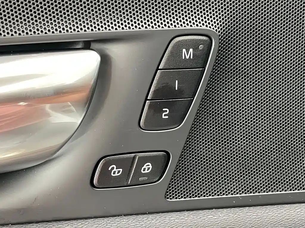 Volvo XC60 — фото 22