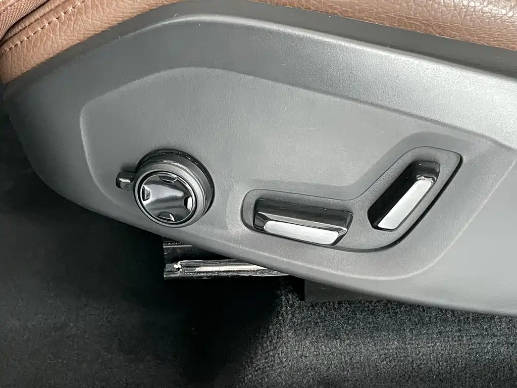 Volvo XC60 — фото 23