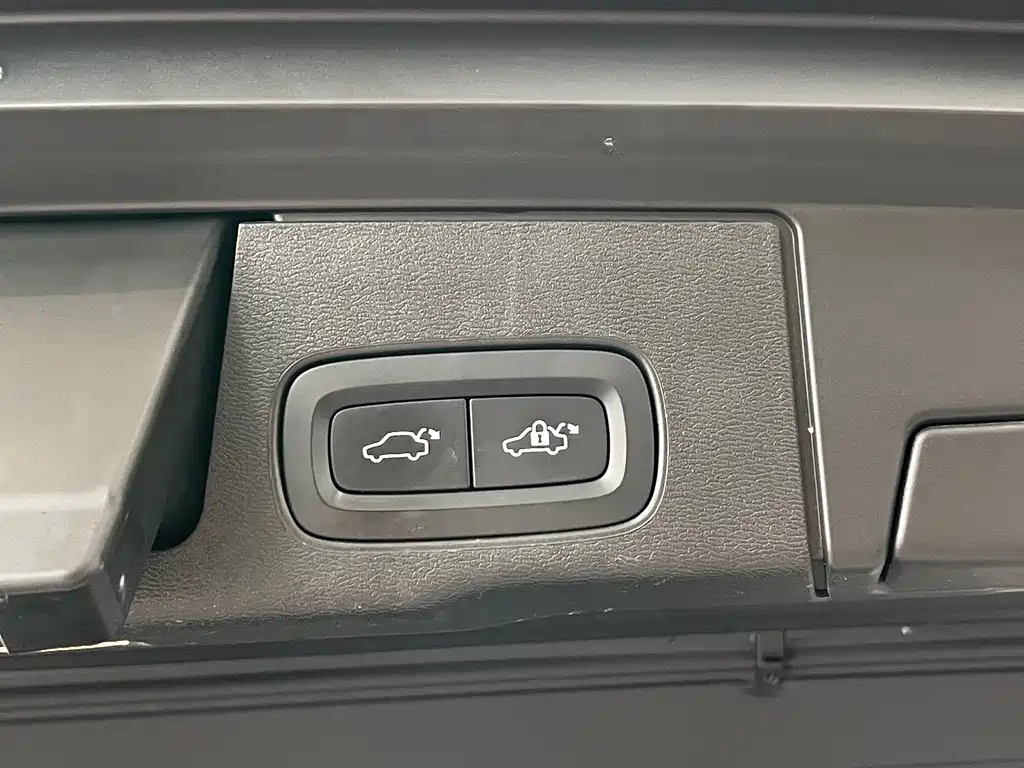 Volvo XC60 — фото 25