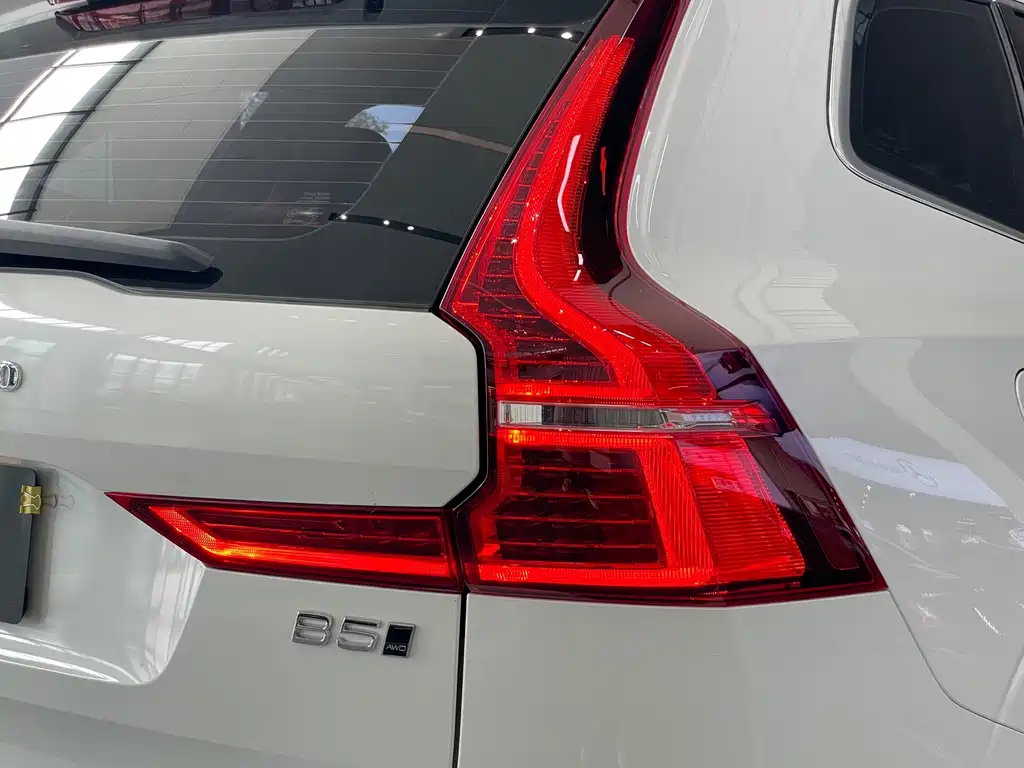 Volvo XC60 — фото 30