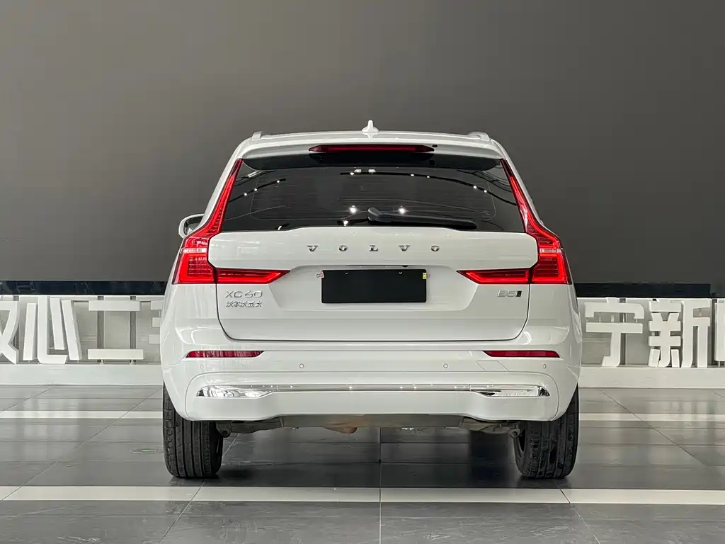 Volvo XC60 — фото 5