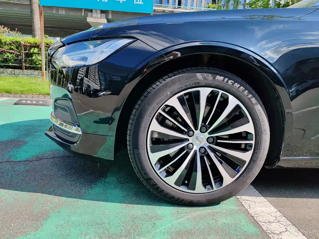 Volvo S90 — фото 15