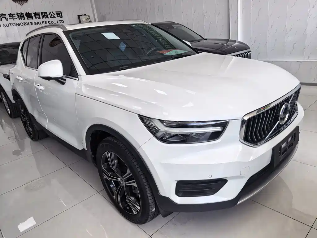 Volvo XC40 — фото 2
