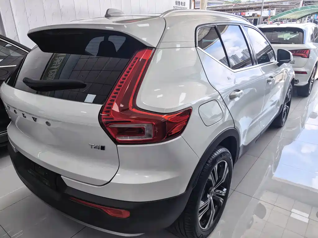 Volvo XC40 — фото 4