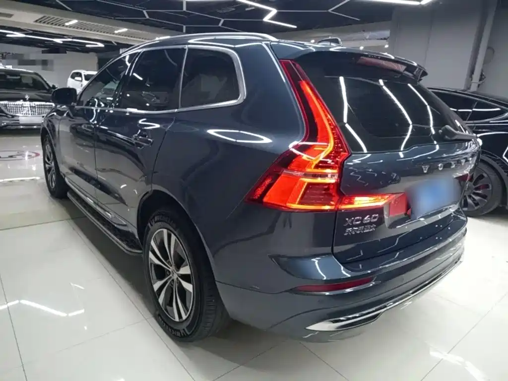 Volvo XC60 — фото 5