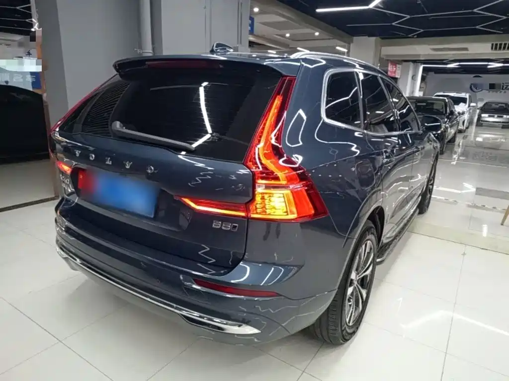Volvo XC60 — фото 7