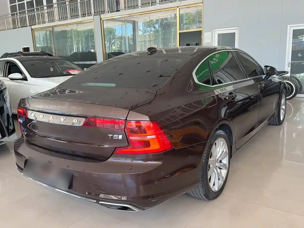 Volvo S90 — фото 14