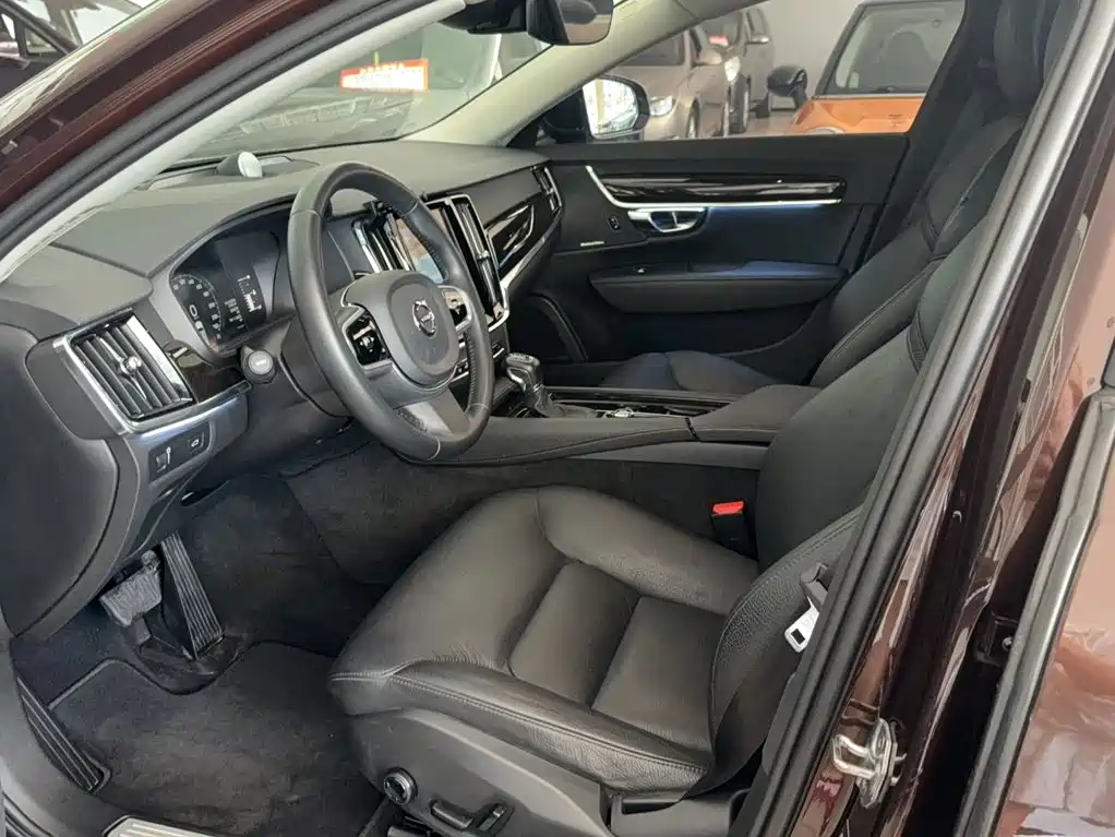 Volvo S90 — фото 15