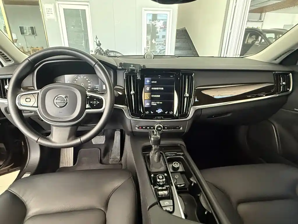 Volvo S90 — фото 16