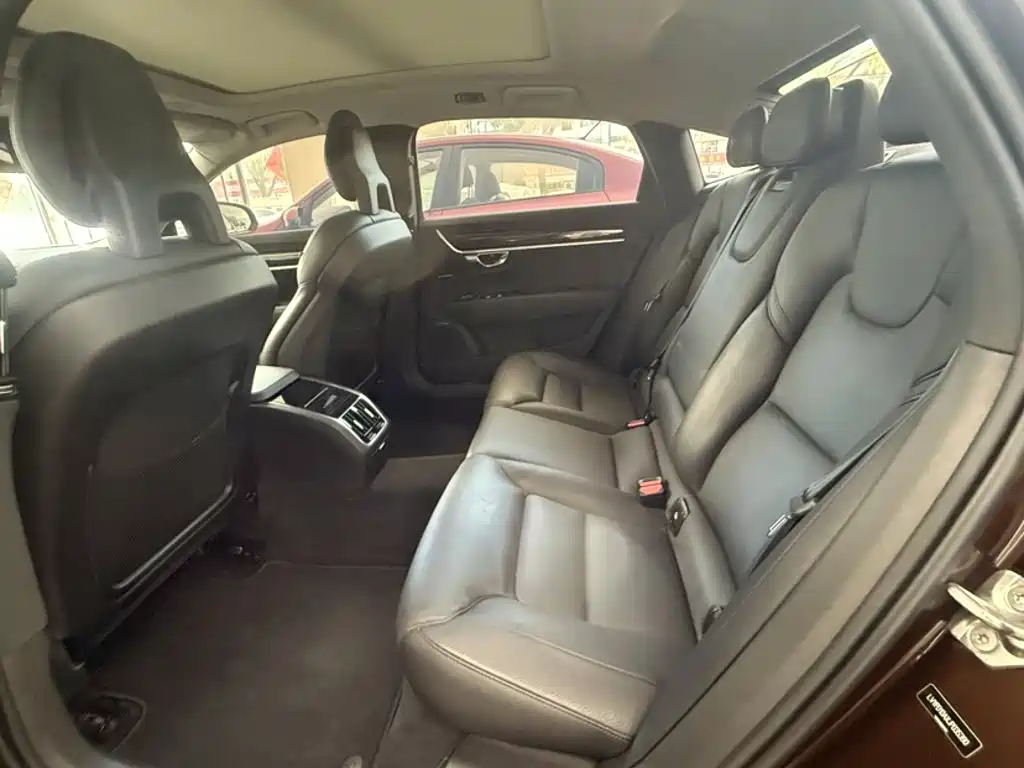 Volvo S90 — фото 17