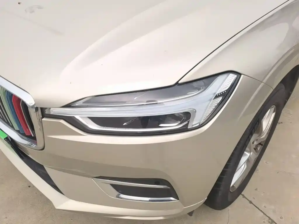Volvo XC60 — фото 24
