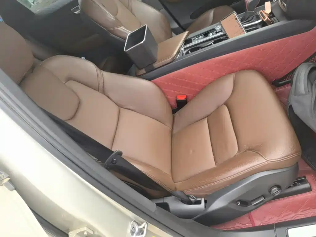 Volvo XC60 — фото 25