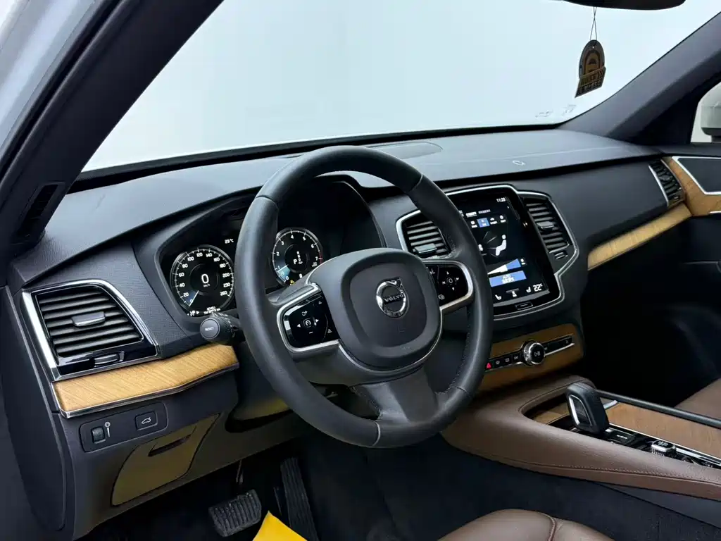 Volvo XC90 — фото 4