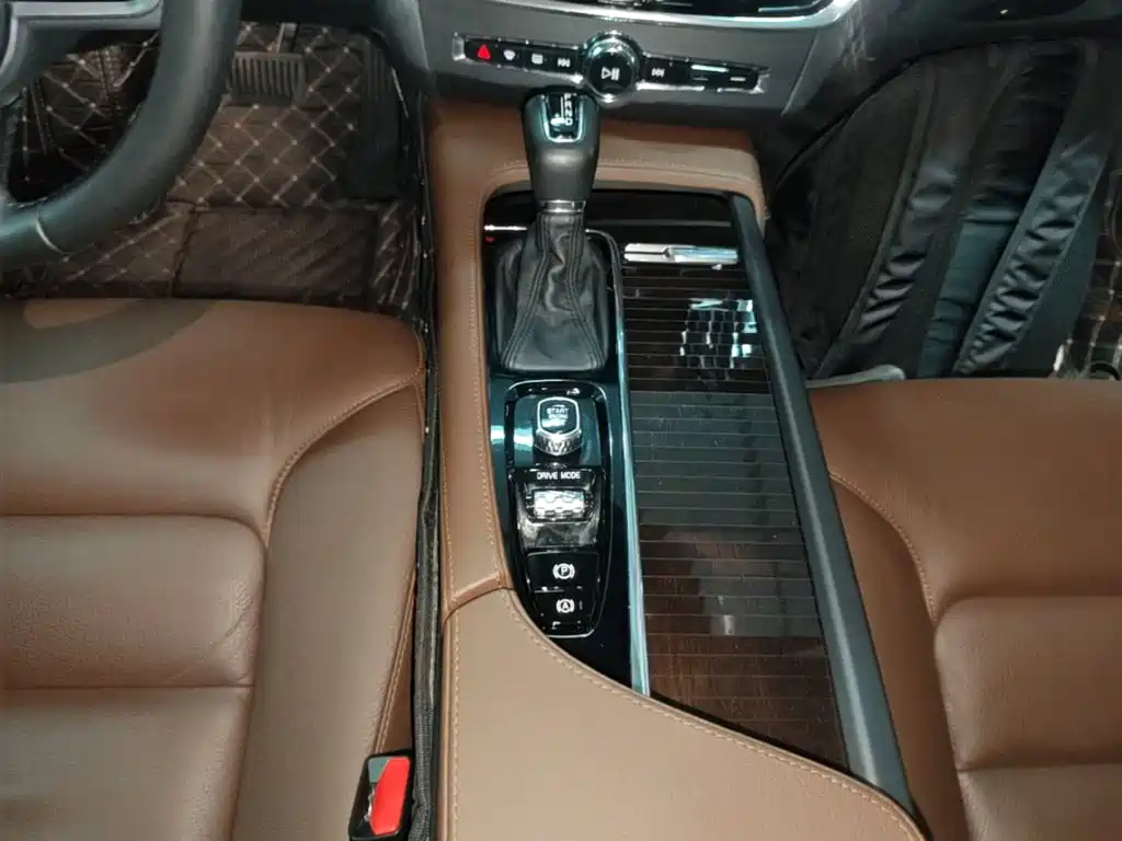 Volvo S90 — фото 14