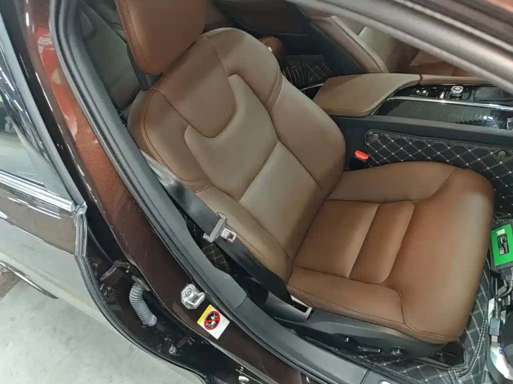 Volvo S90 — фото 25