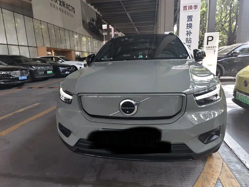 Volvo XC40 NEV — фото 2