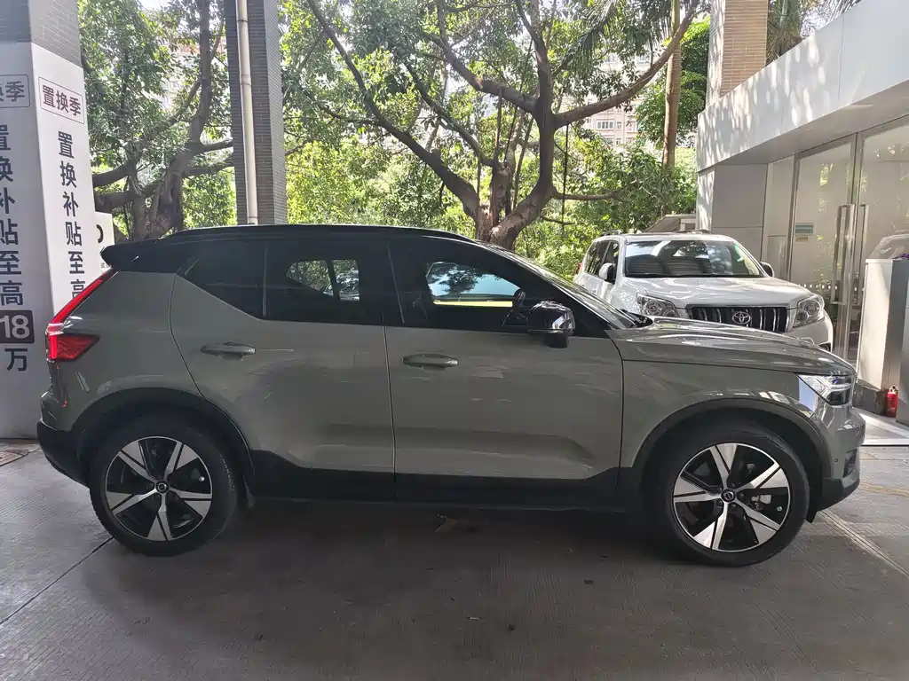 Volvo XC40 NEV — фото 7