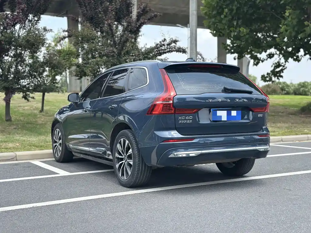 Volvo XC60 — фото 7