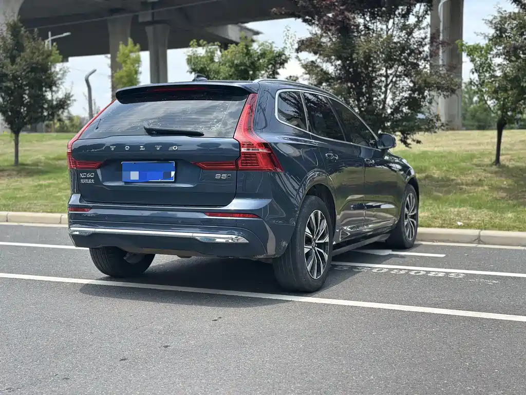 Volvo XC60 — фото 8