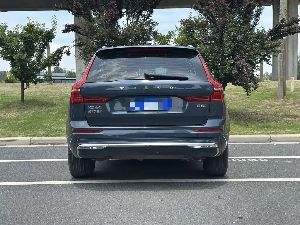 Volvo XC60 — фото 9