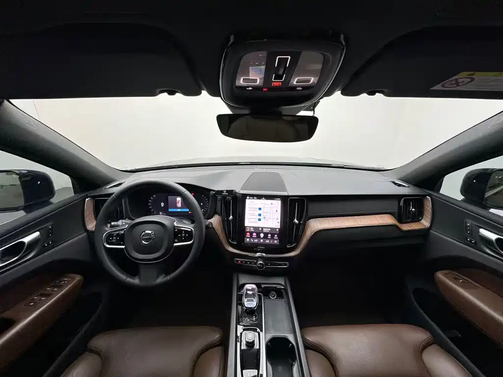 Volvo XC60 — фото 4