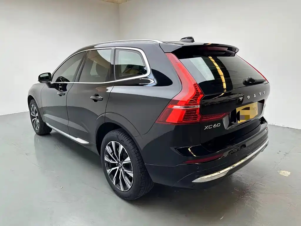 Volvo XC60 — фото 7