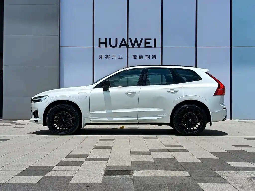 Volvo XC60 PHEV — фото 20