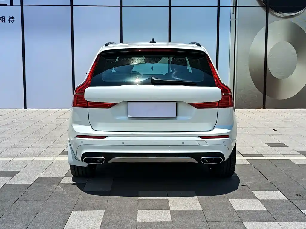 Volvo XC60 PHEV — фото 3