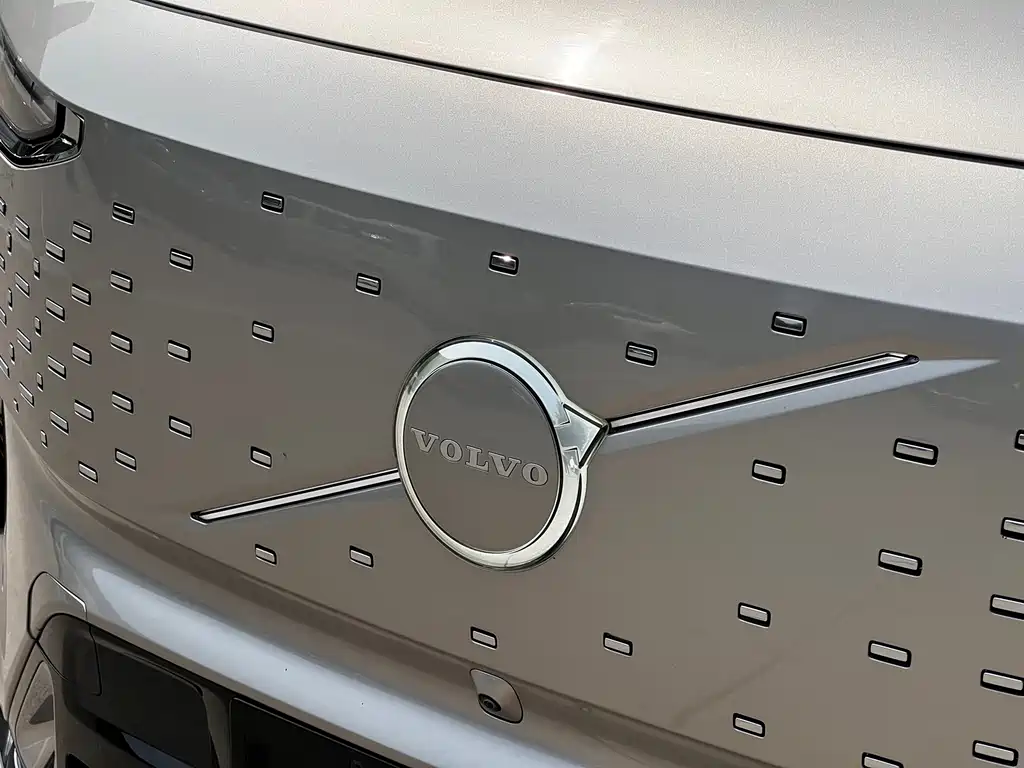 Volvo EM90 — фото 10