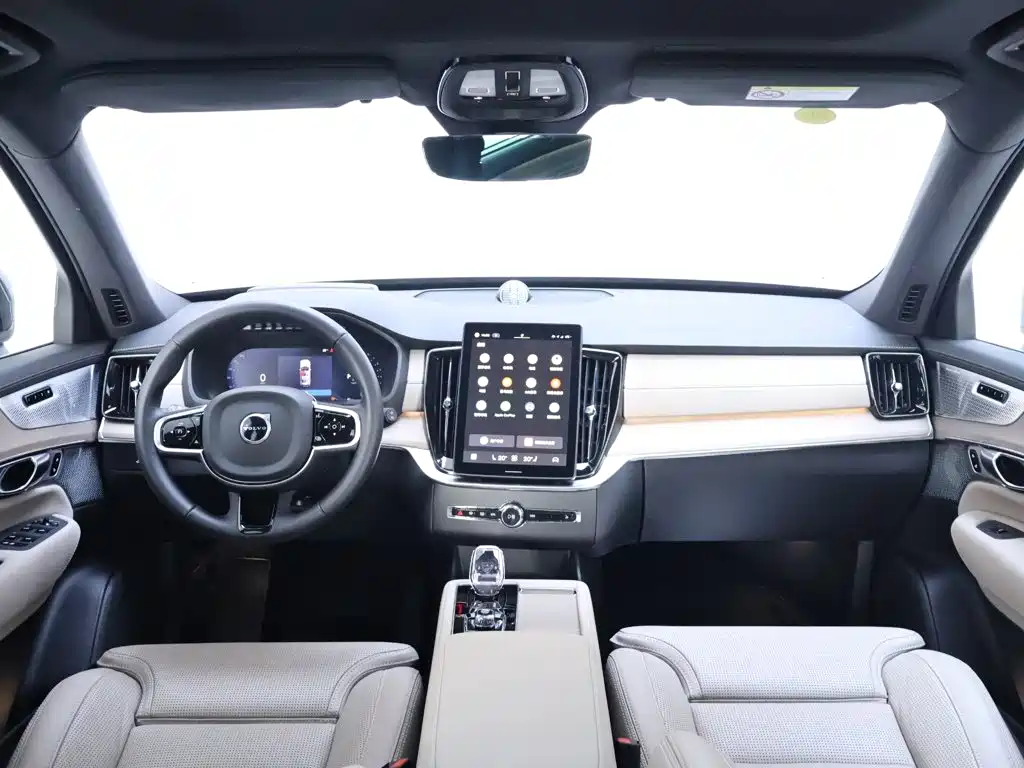 Volvo XC90 — фото 13