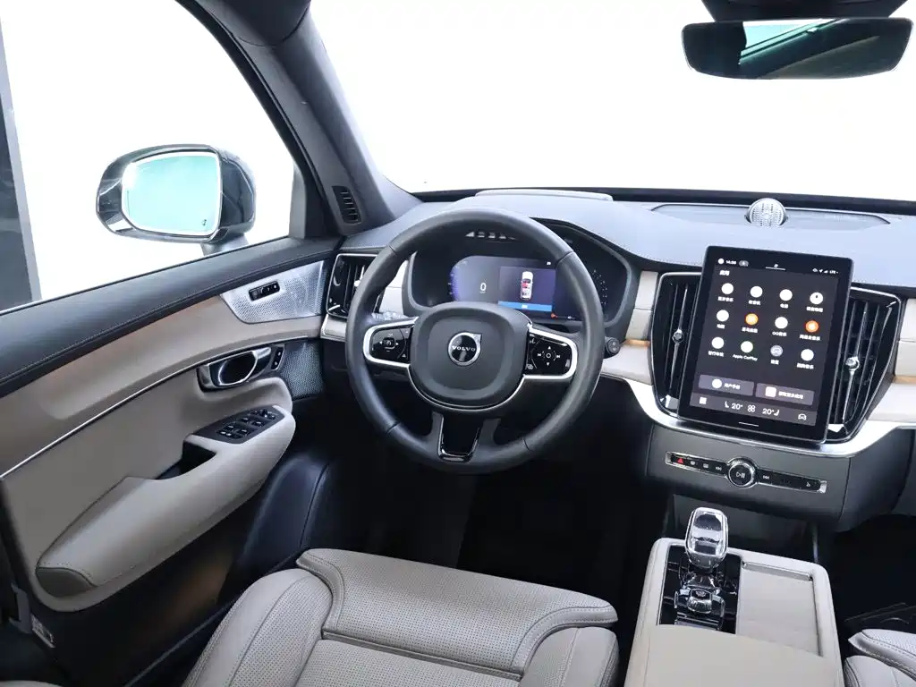Volvo XC90 — фото 14
