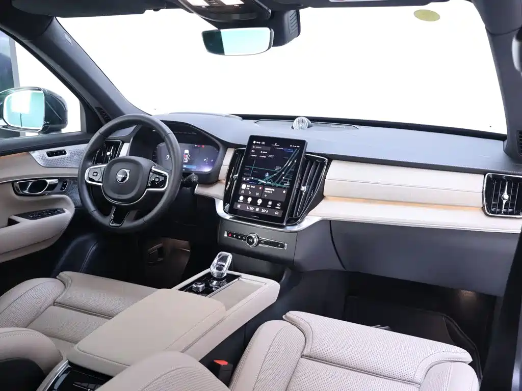 Volvo XC90 — фото 20