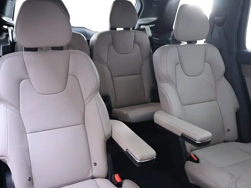Volvo XC90 — фото 22