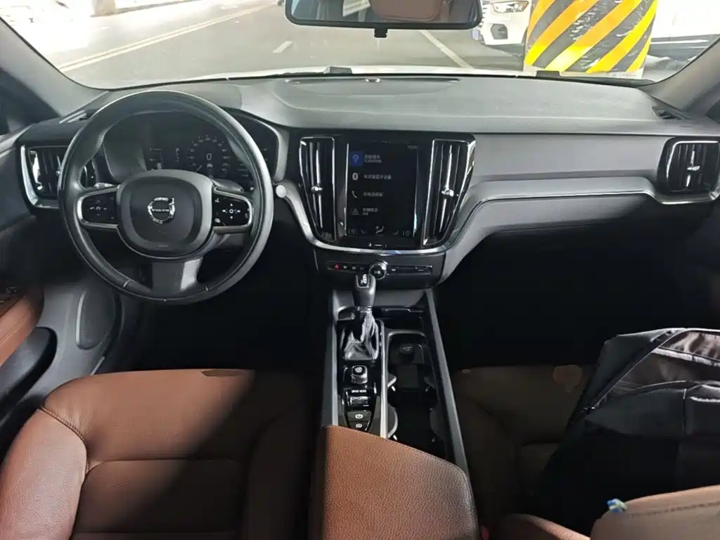 Volvo S60 — фото 10