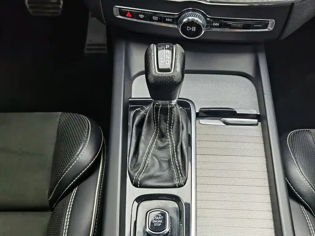 Volvo XC60 — фото 13