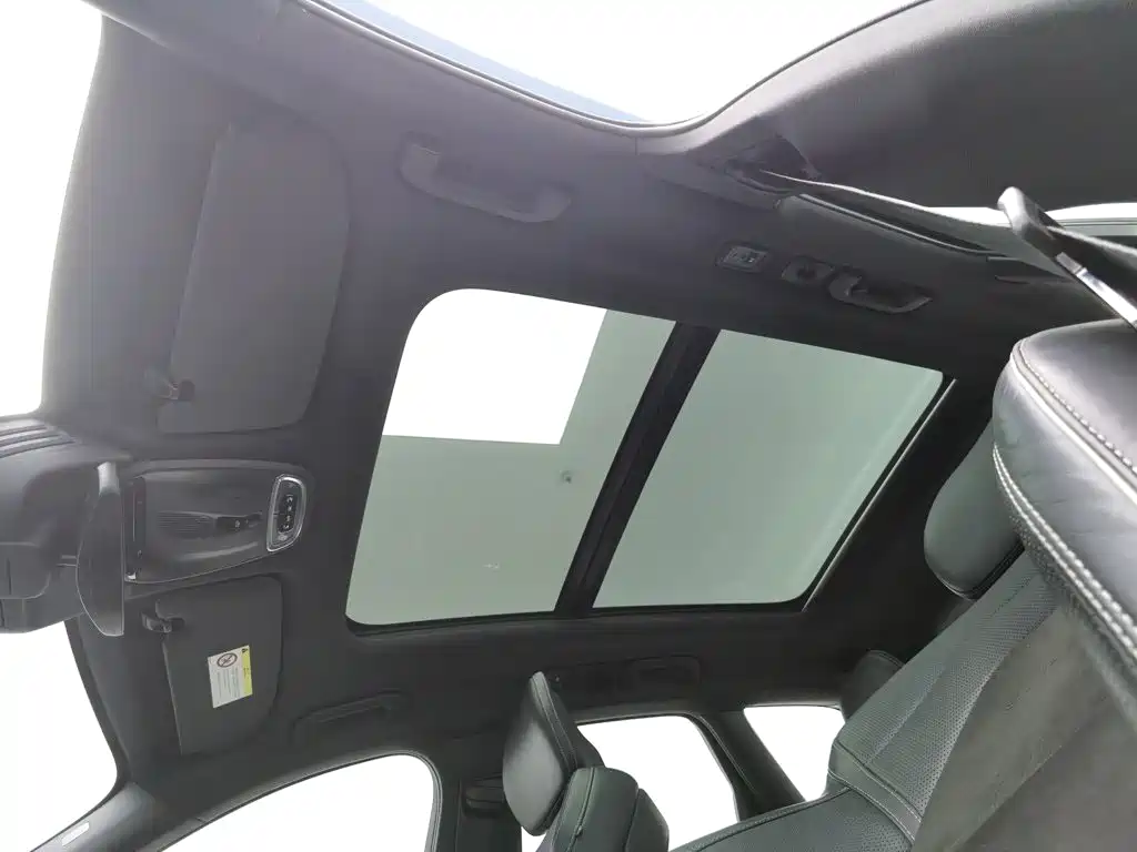 Volvo XC60 — фото 14