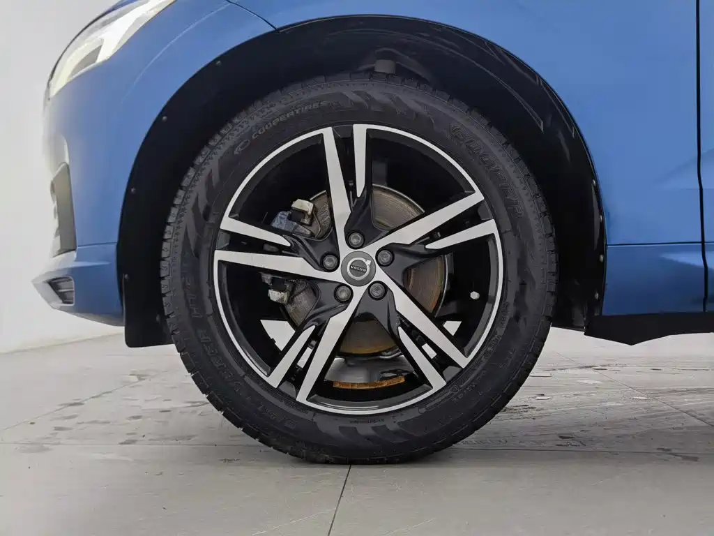 Volvo XC60 — фото 17