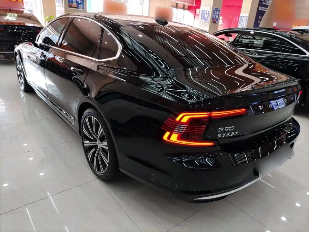 Volvo S90 — фото 23