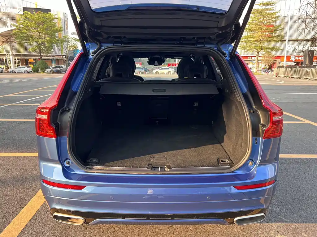 Volvo XC60 — фото 11