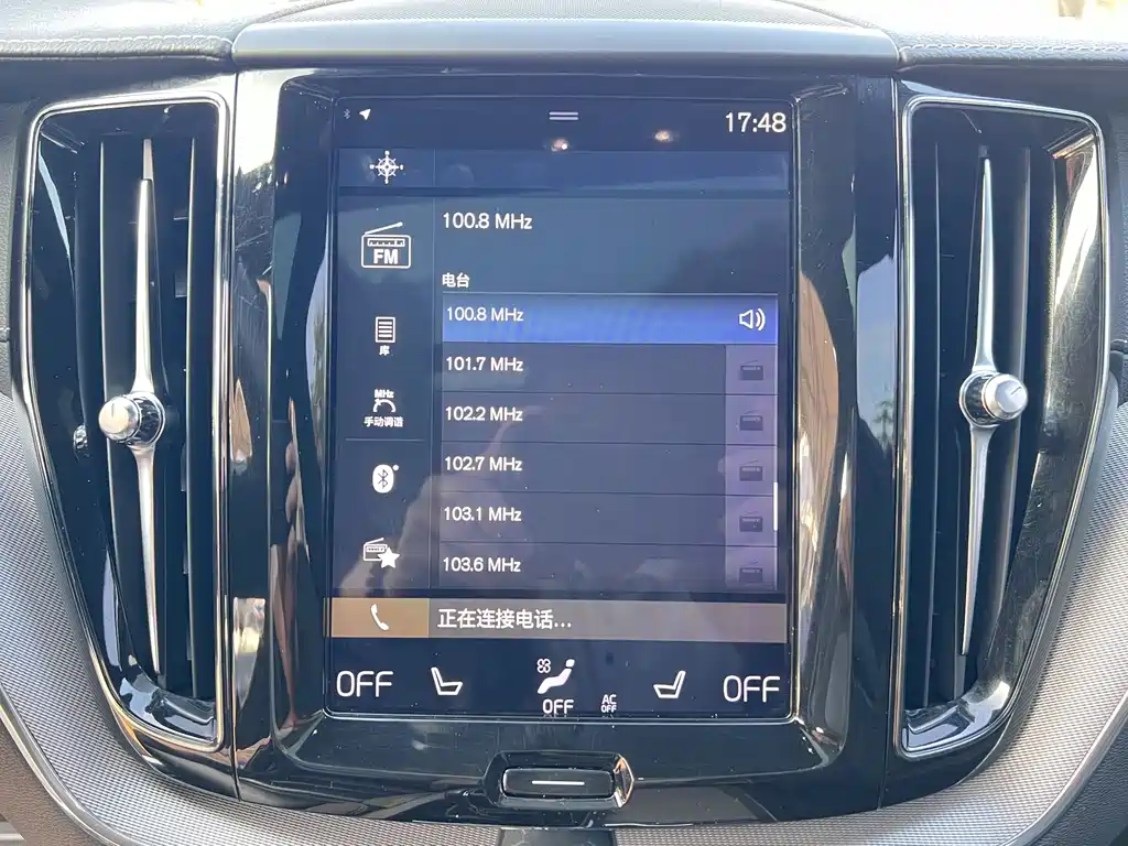 Volvo XC60 — фото 14