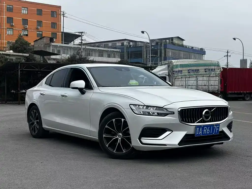 Volvo S60 — фото 3