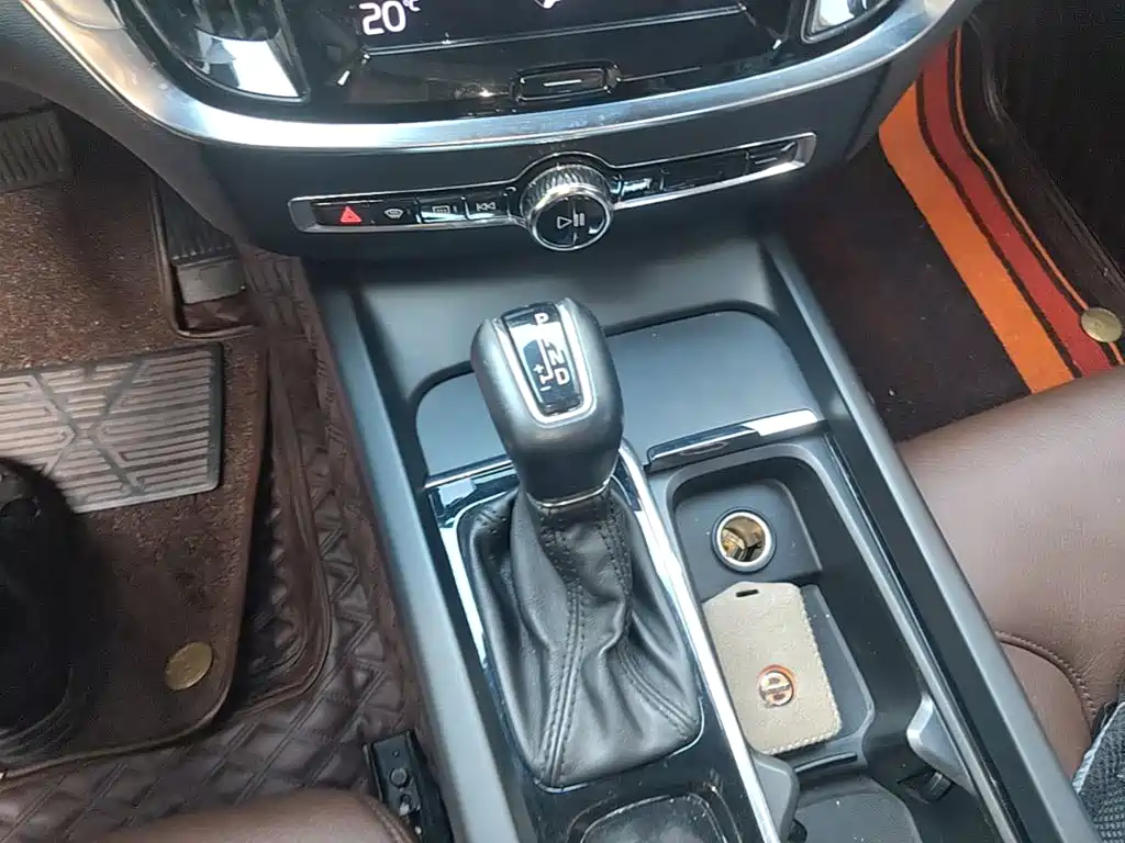 Volvo S60 — фото 14