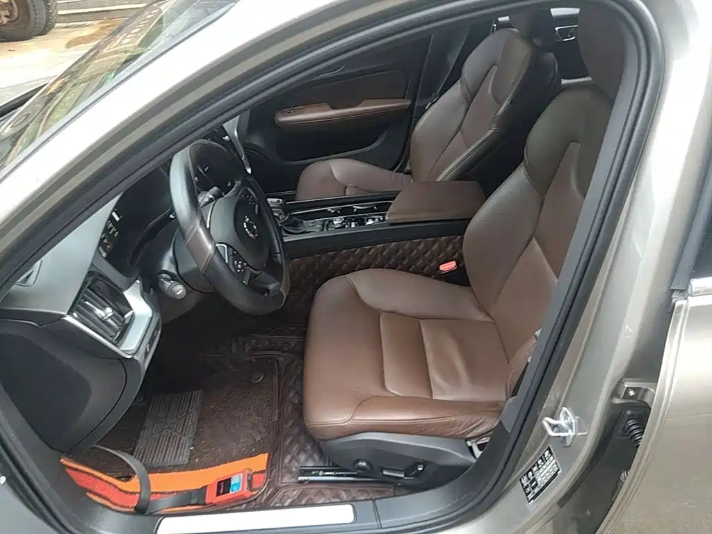Volvo S60 — фото 15