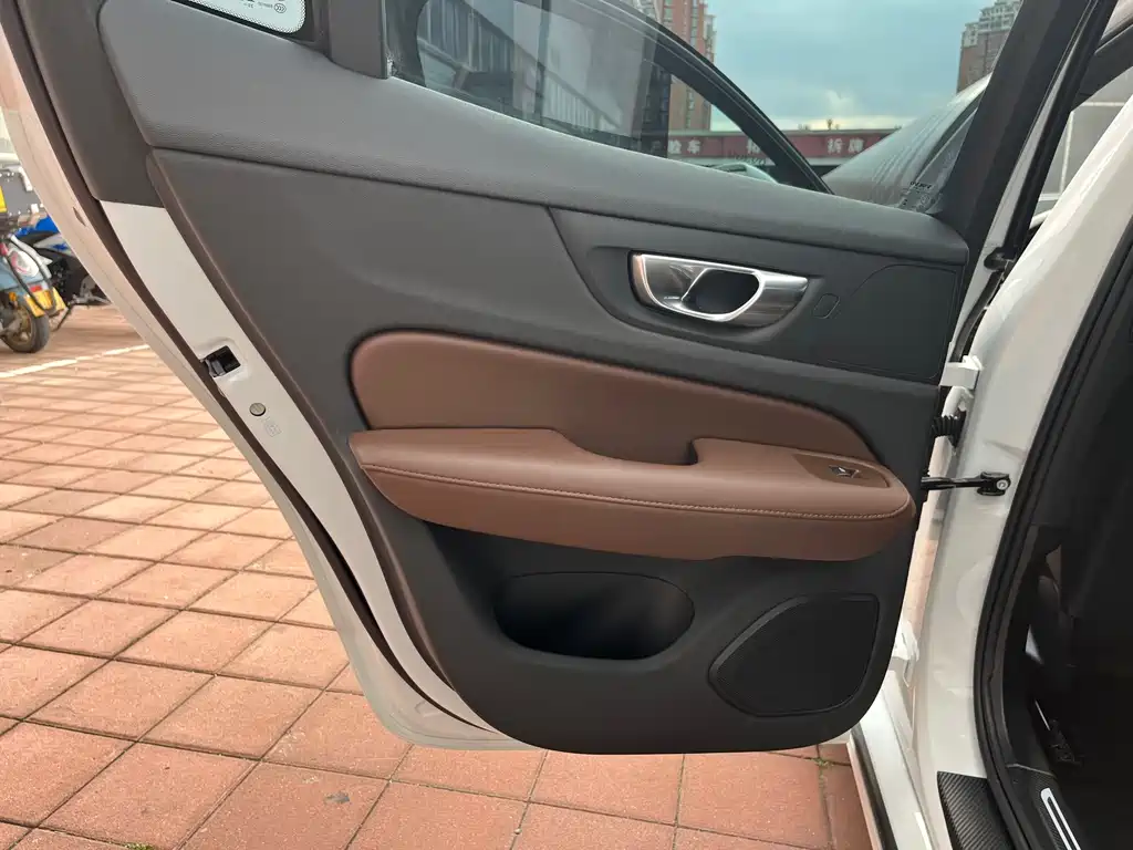 Volvo S60 — фото 14