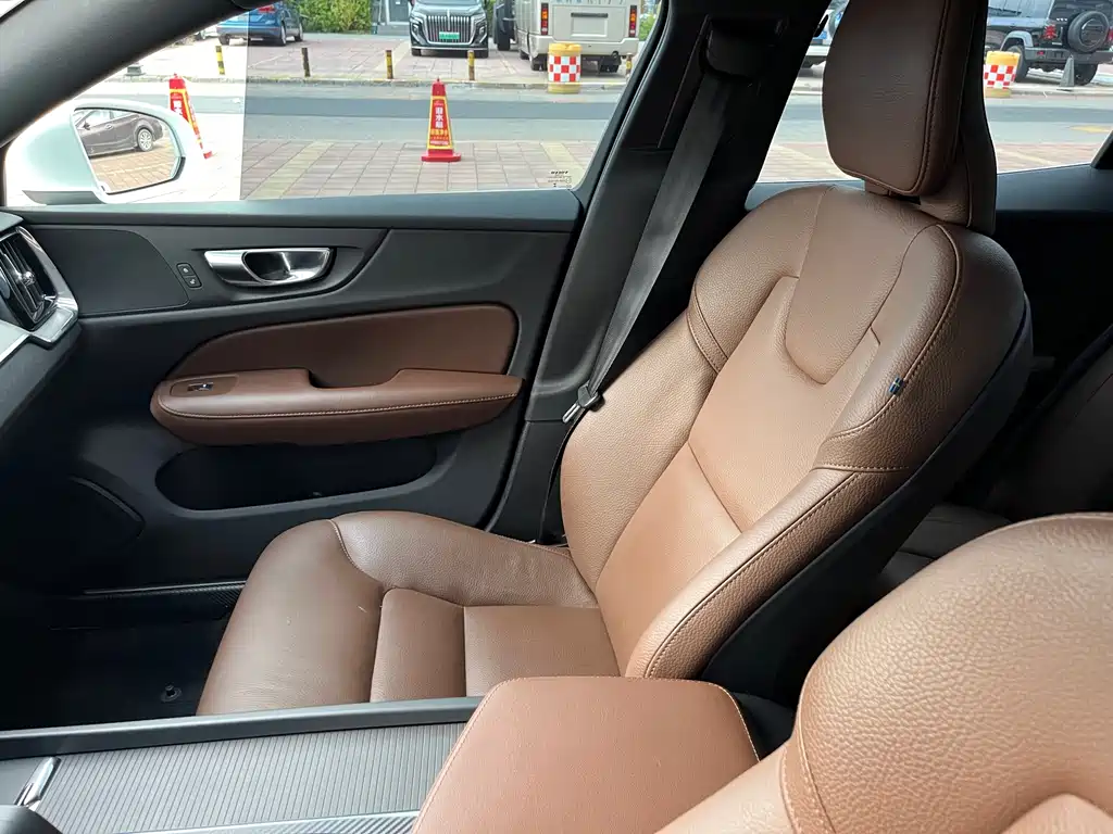 Volvo S60 — фото 10