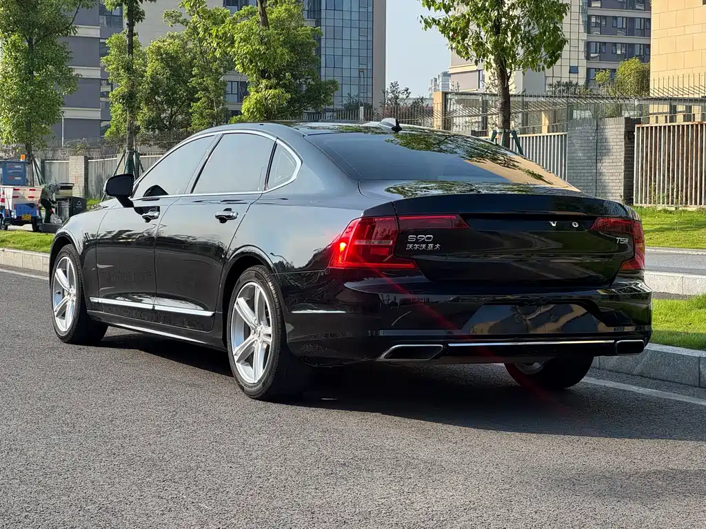 Volvo S90 — фото 14