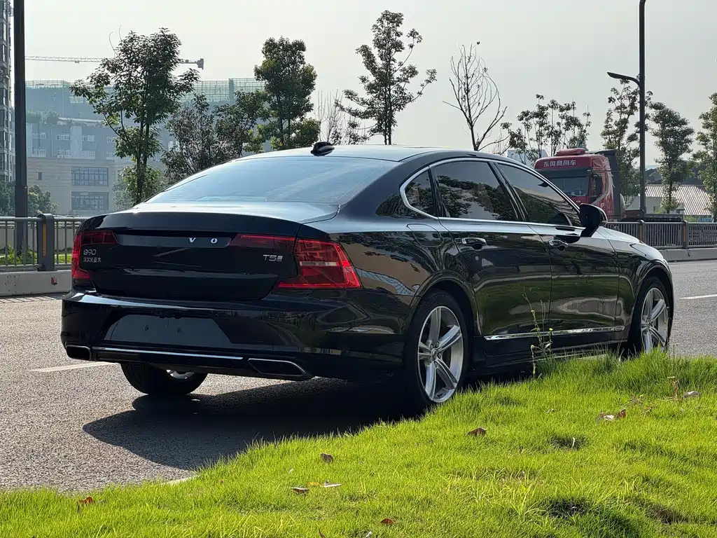 Volvo S90 — фото 15