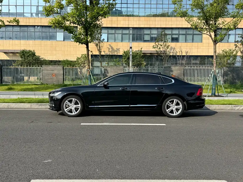 Volvo S90 — фото 17