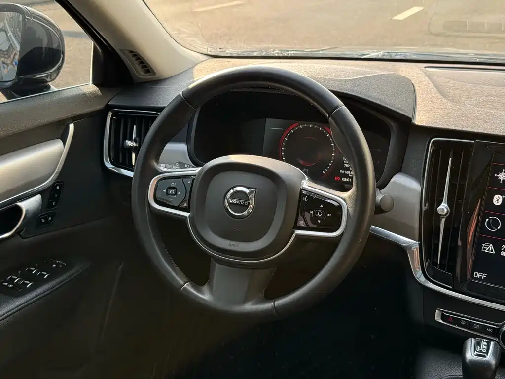 Volvo S90 — фото 6