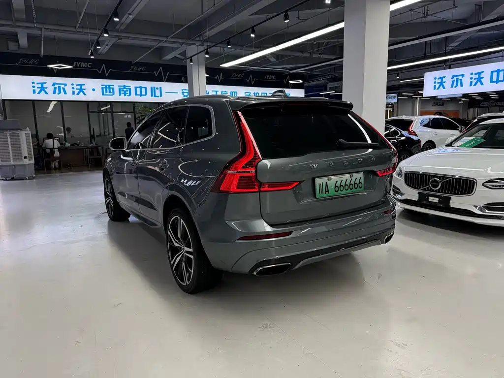 Volvo XC60 PHEV — фото 6